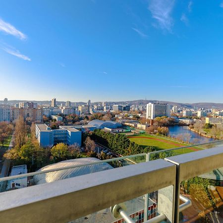 Sunny Apartment With Amazing Terrace On The 13Th Floor Near City Center Bratysława Zewnętrze zdjęcie
