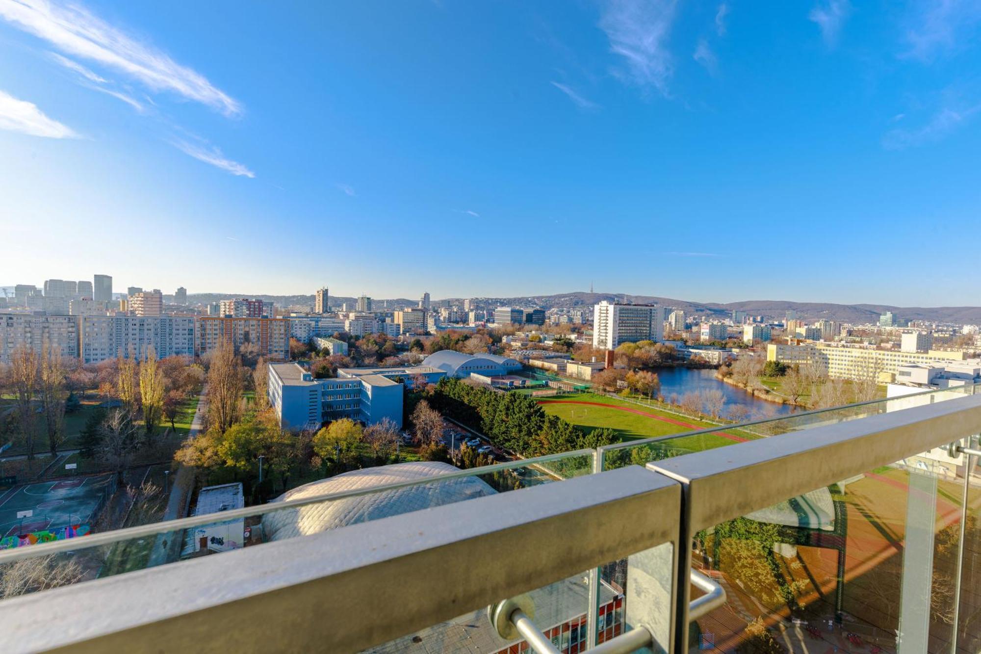 Sunny Apartment With Amazing Terrace On The 13Th Floor Near City Center Bratysława Zewnętrze zdjęcie